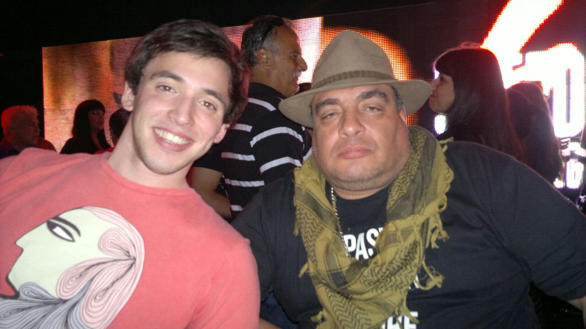 andresaaalvarez's tweet photo. #Foton sobrino y tío @NicolasAlvaarez @marcosjfalvarez #CreamfieldsBA2014 http://t.co/1QHucb4dHj