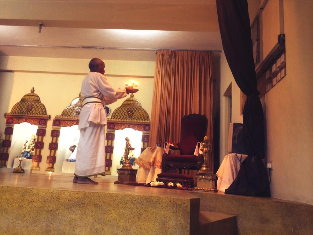 sksivaram2006's tweet photo. #GAB2014 Colombo Sai Center #
BarnesPlace #Mandir &amp; #ShivanadaNilayam  #Arathi  #SriLanka   @Radiosaih2h http://t.co/QXQj39ED0A