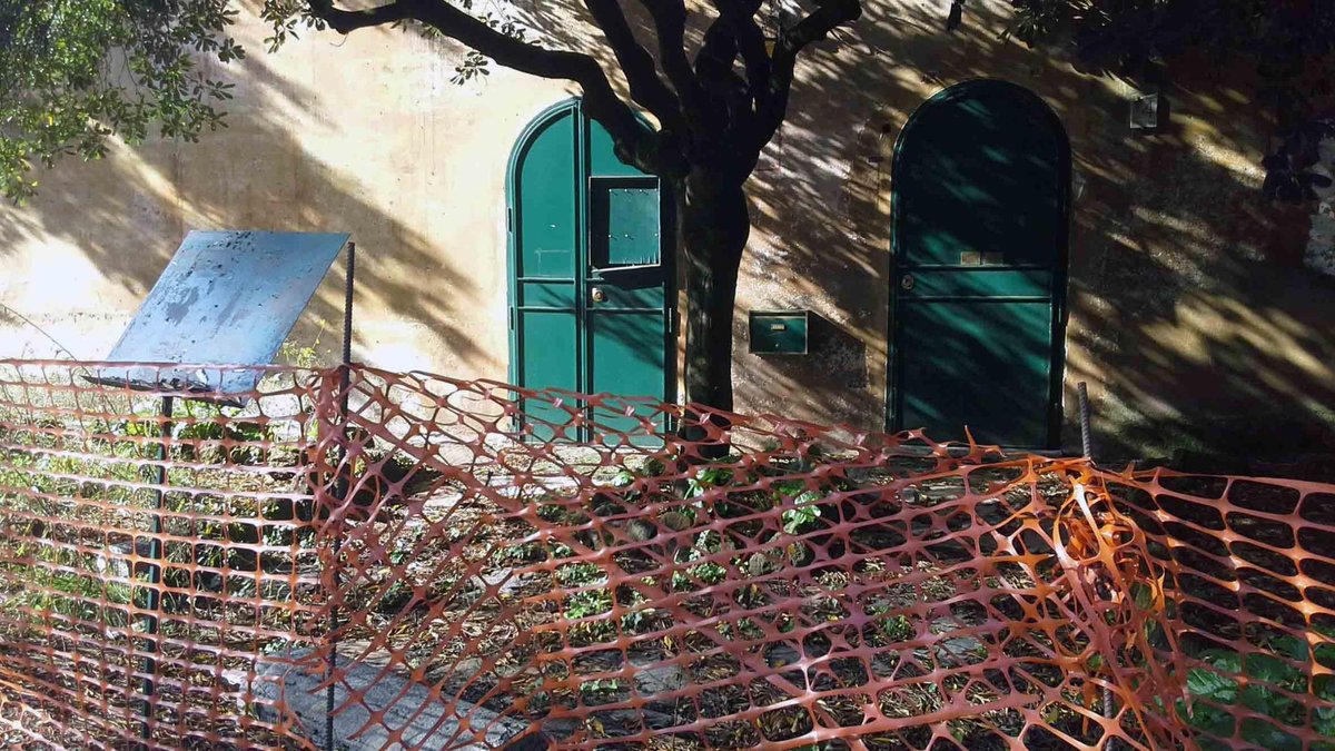 ArchAtlas's tweet photo. Perché il Casale Cenci-Giustiniani a Villa Borghese #Roma è in totale stato di abbandono? Chi se ne deve occupare? :( http://t.co/EV3FI82NDD