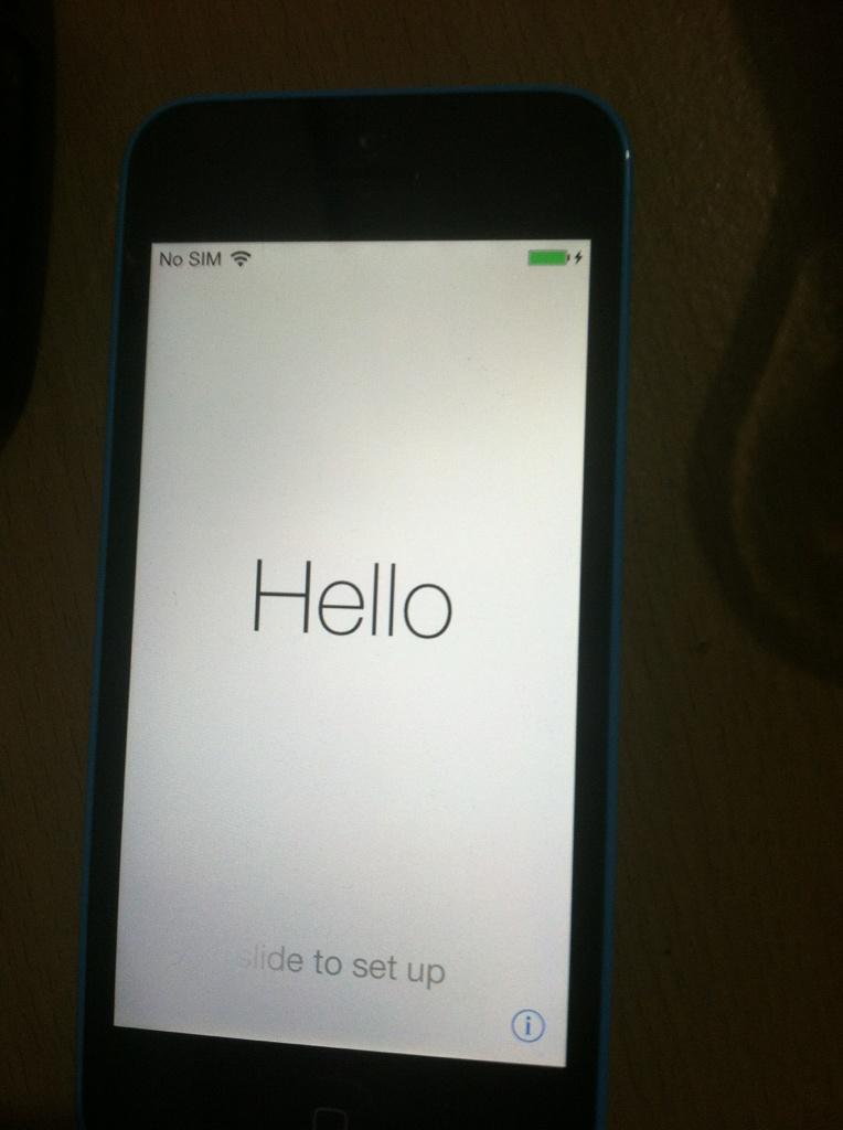 Jordankefas's tweet photo. My brand new iPhone 5c http://t.co/U5gfDuPg7n