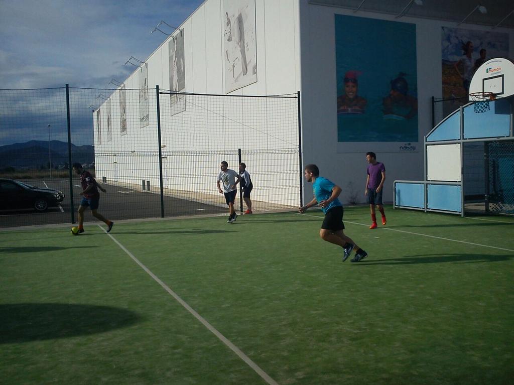 CesarCalabuig's tweet photo. Está la gente mala jugando a fútbol y luego estamos nosotros http://t.co/TP5pkjYtxA