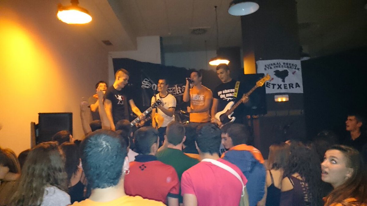 Plazerr bat atzokooa peñaa @sofokaos eta <a href="/JaramonikEz/">Jaramonik Ez!</a> handiaak zarete mutilakk!!!!!