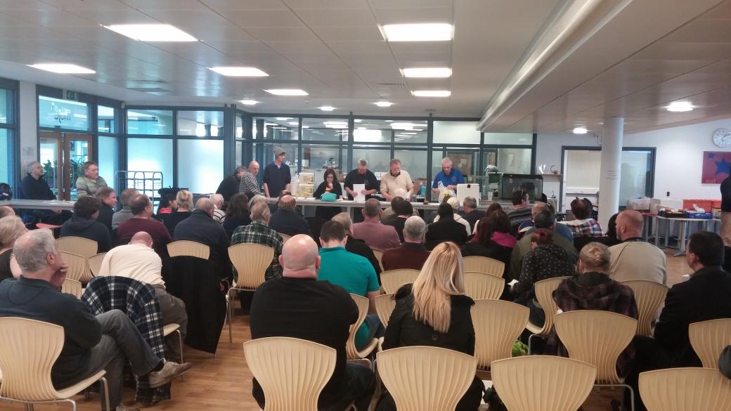 BfdAquarists's tweet photo. The auction is underway #aquarists #fishkeeping #Auction http://t.co/L8zvdOBKhs
