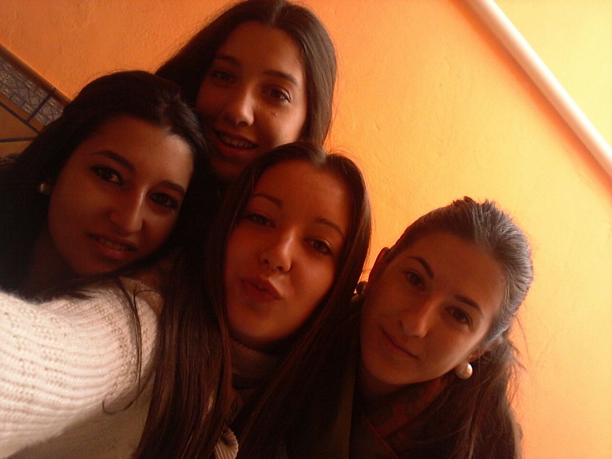 IsabelRetamar's tweet photo. @Anatorres674  @RetamarSosa  #Fati empezando el Domingo con estos bellezones #lovedeamigas http://t.co/GbZpsXrZFe