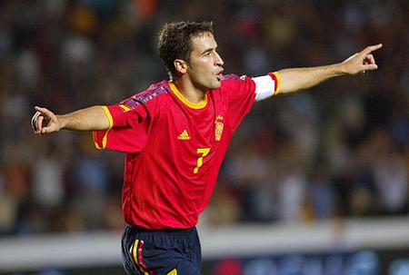 Raul7Capitan7's tweet photo. Jugadores que serán recordados por defender los colores nacionales y amar su bandera... #EternoRaúl #Raulismo http://t.co/QLDE3Uqhfn