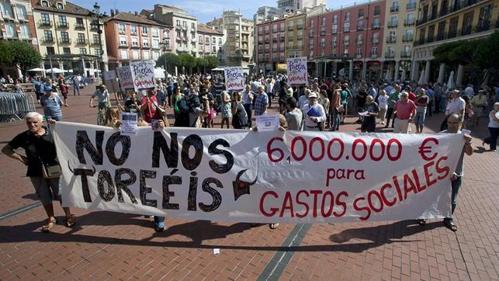 subversivos_'s tweet photo. El PP se quiere gastar 6 millones € en una plaza de toros, y los niños con hambre 
Feliz #DiaDeReyes https://t.co/SnGbxqoE9N