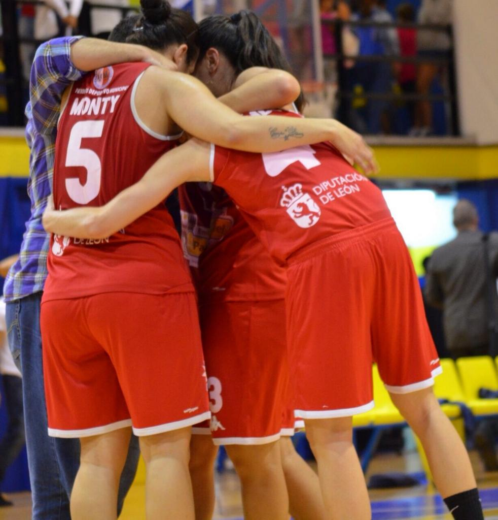 chiquibase's tweet photo. @CBBembibrePDM @monti_5 @evivas13 @roso6buch.Anna Gómez.Celebrando el triunfo.Enhorabuena al equipo y a nuestra gente http://t.co/4yzLISQ3fk