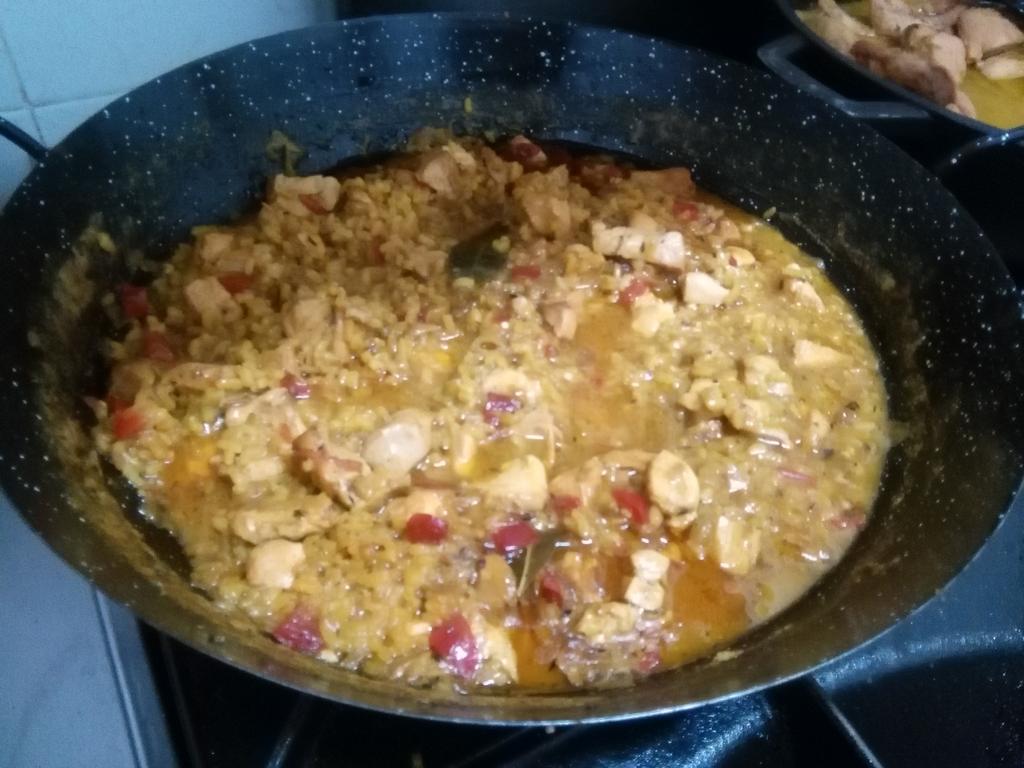 el_recodo's tweet photo. Como cada Domingo, nuestro arroz.Hoy,arroz con pollo. http://t.co/QjJ7W9WF3Z