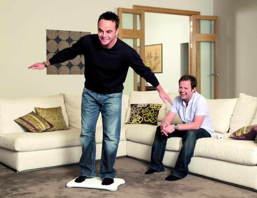 A funny time with Dec! Playing with the Wiifit!!!! Relaaxiiing tiiiiimeeee pleeeaseeee!! 😝😂