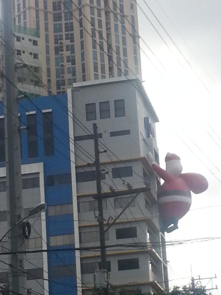 tado_jimenez's tweet photo. 45 days before christmas! Santa is so checking the naughty ones,,, better be nice! Goodnight:).ngiti na! http://t.co/3549OwFmKu