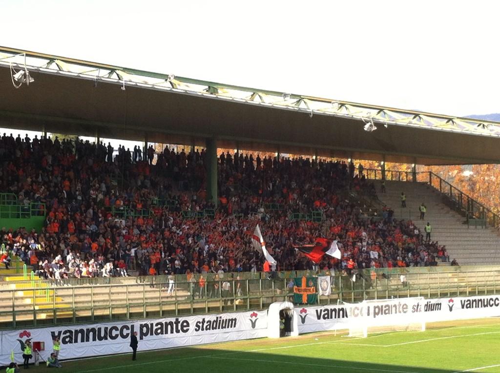 Lindina1981's tweet photo. @uspistoiese1921 Forza arancioni!!! http://t.co/61NQHCs5hF
