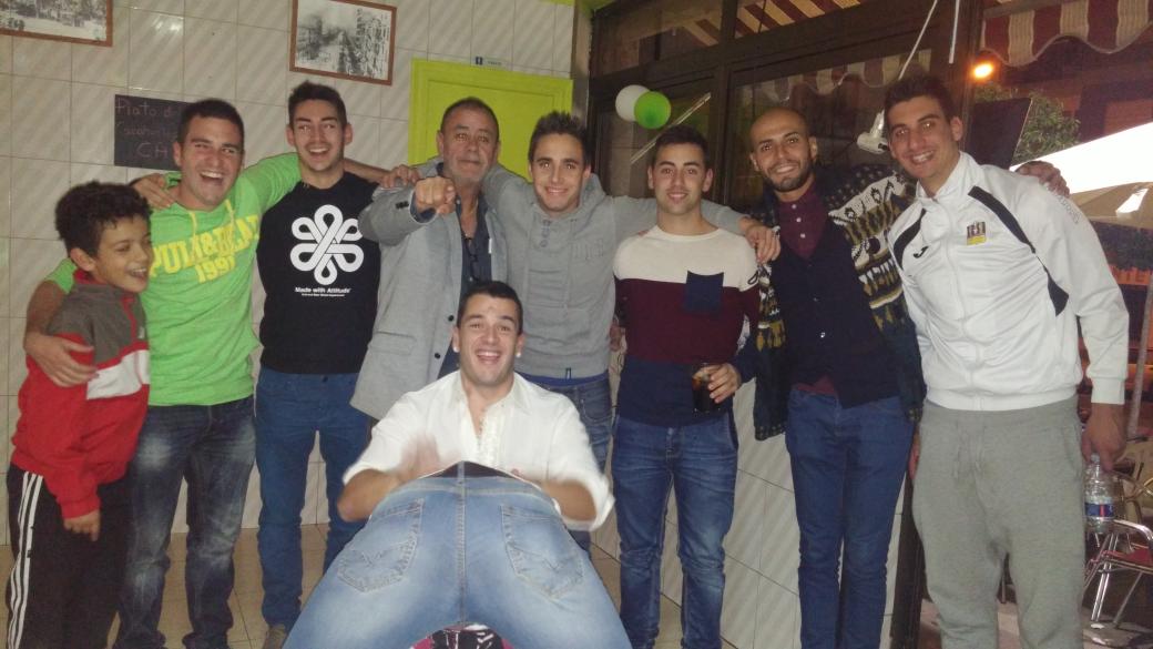 CristianSevi's tweet photo. Con alfredo duro ayer que risas nos pegamos jajaja @abelpirlito @jose28fcb @jpedrerol http://t.co/GY6Bm3cSJ4