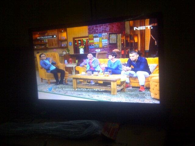 rudysugianto5's tweet photo. Ujan ujan smbil nonton @IniTalkShow #IniTalkshowNETlari smbil ngopi breng slam 3 jari http://t.co/Jdf2VPsu3M