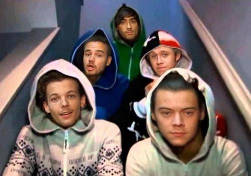 BINCHANLOVER's tweet image. IMAGINE IF THE BOYS STARTING THE LIVESTREAM WITH

"HI
WE
ARE
ONE
DIRECTION"

#FOURHANGOUT
#EMABiggestFans1D