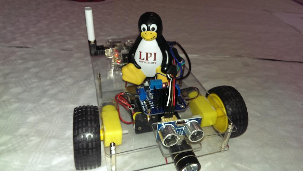 LPI_CE's tweet photo. LPI und Tux on Tour bei der #orr14 in Oberhausen mit vielen absolvierten Betaprüfungen zu LPIC-1 und LPI 304 http://t.co/2IFPElihjk