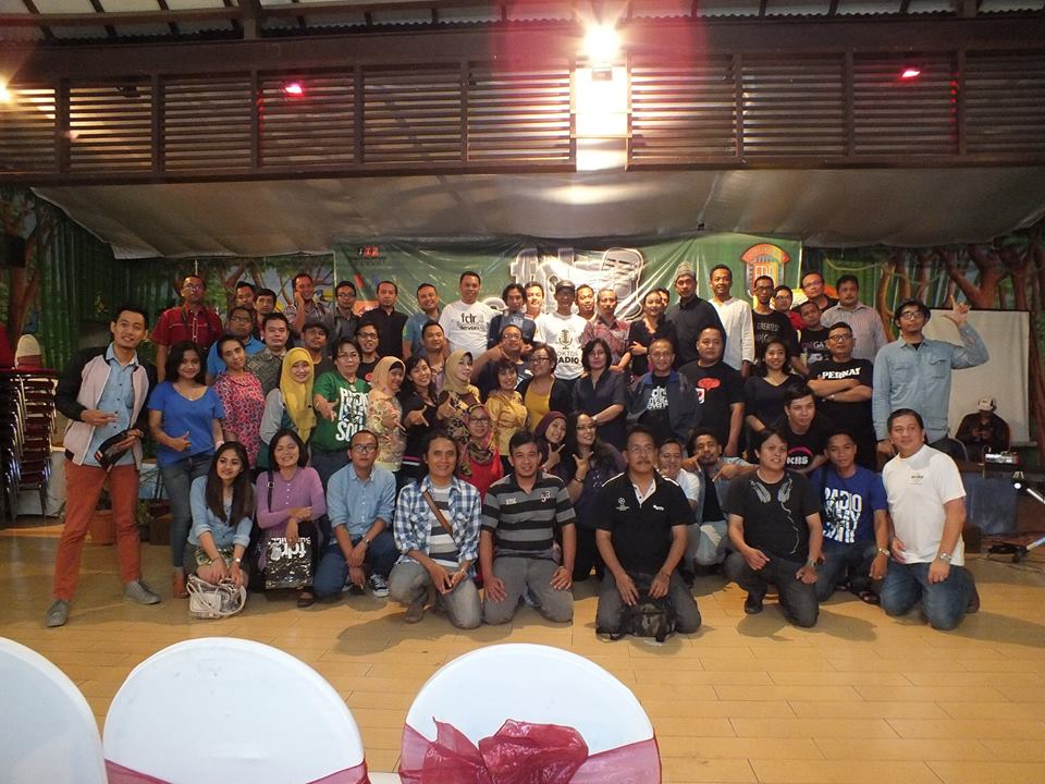 <a href="/FDRsummit/">FORUM DISKUSI RADIO </a> 7 Batu - Malang <a href="/Andra_Bhirowo/">Andra Bhirowo</a>