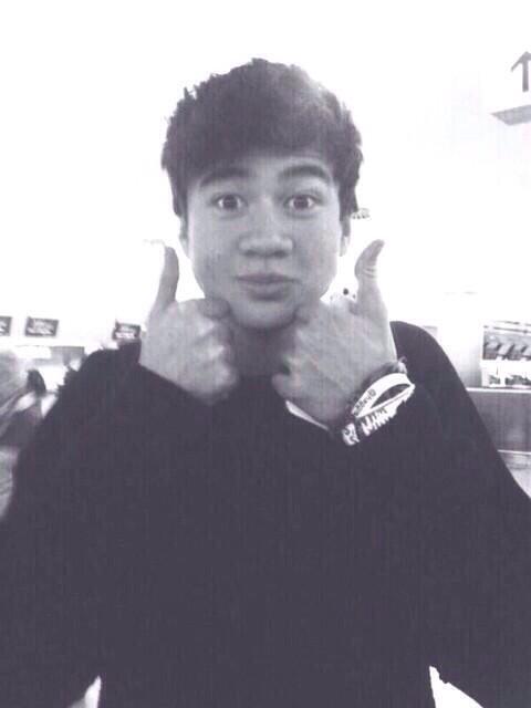 5SecsOfCookies's tweet image. RT for a DM to Calum Hood

must be following 🌸💗 #vote5sos