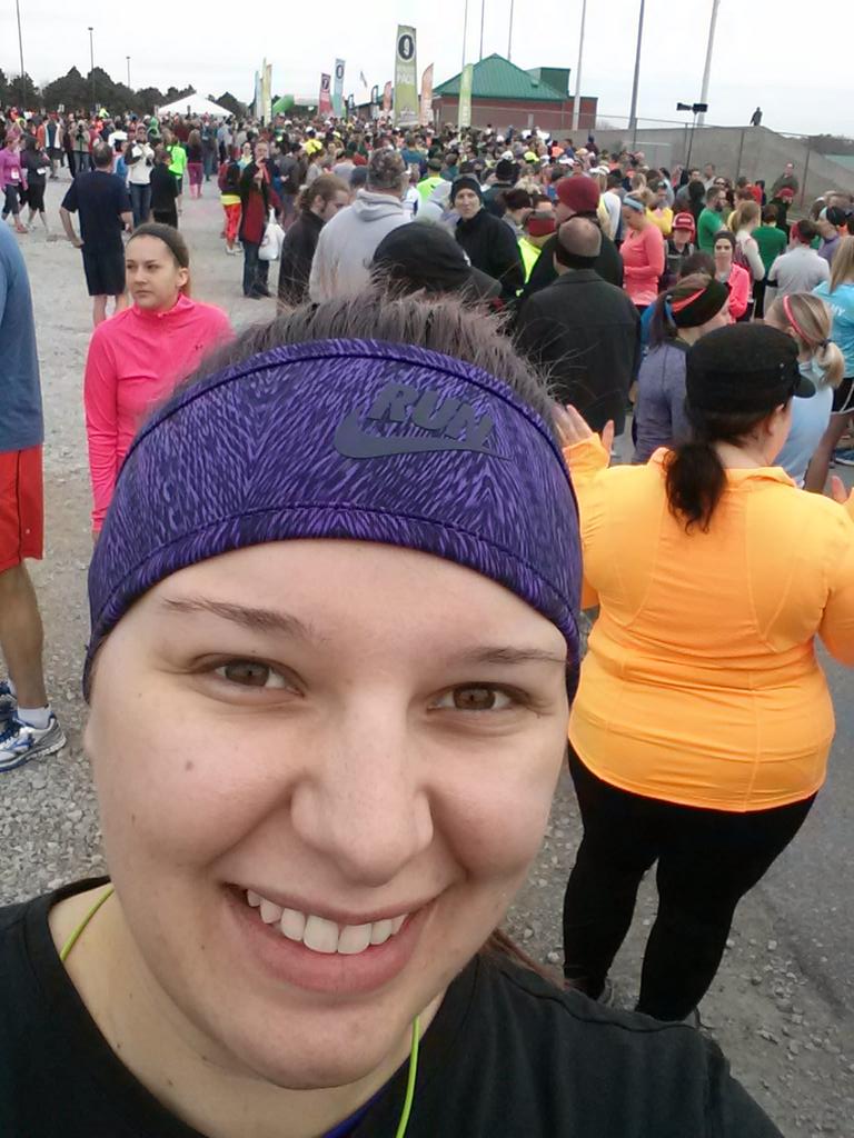 MentalToddler's tweet photo. Ready to go with 3,000 new friends. #GLHalfsy #letsdothis http://t.co/qFDd1mfyz0