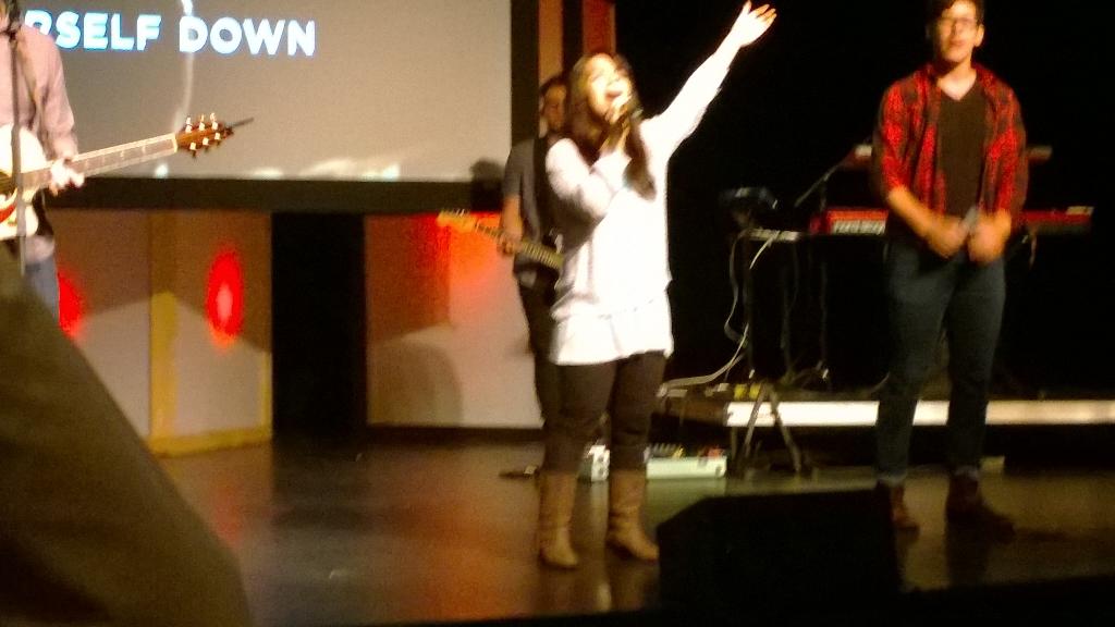 DMHolman's tweet photo. @janellezayas...Leading worship in God's Country.  Great having you with us this morning! http://t.co/tjBNJsFml2