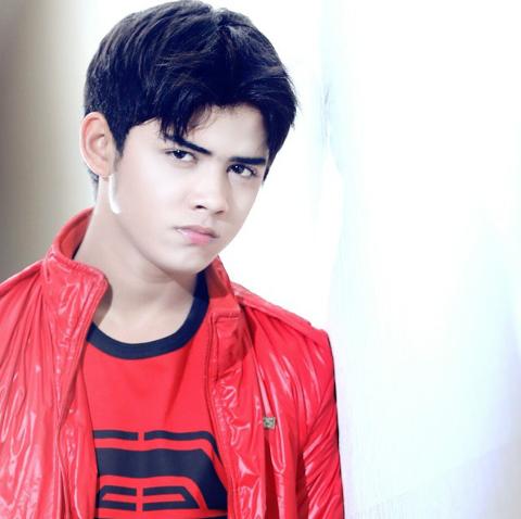 AlyPrillyOFC's tweet photo. New Post Aly @alysyarief @aliando26 On IG. Caption "!@#$/^&amp;*()" Mukanya bening gile... bersinar... http://t.co/ZpwxWIBaO2