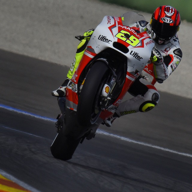 rossonerinewsid's tweet photo. Helm @andreaiannone29 kereeeen #forzaMilan http://t.co/1KORTHx4lT