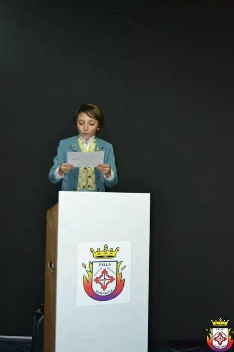 El nostre Reinet Carlos,dirigint-se a la seua falla x ultima vegada
Has sigut molt gran! El primer i unic Rei Faller!