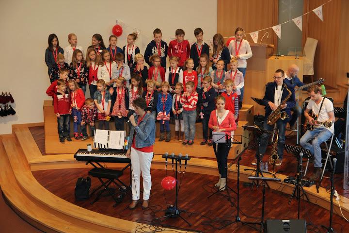 LocoMediaGroep's tweet photo. Kidspraise de Merels levert een mooie opbrengst op voor de voedselbank http://t.co/eZHPMordpo http://t.co/jKxHvv0h94