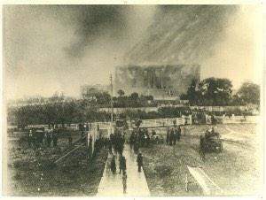 TheHistoryofTX's tweet photo. 1881 - The Texas State Capitol burned. The present Capitol replaced it in 1888. Photo credit: @austinfiredept Museum https://t.co/lnjqmnFCF9