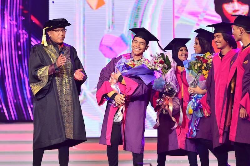 ERAdotje's tweet image. Tempat ketiga #AF2014 ialah #EwalAF2014 !

Kredit foto dari @akademifantasia