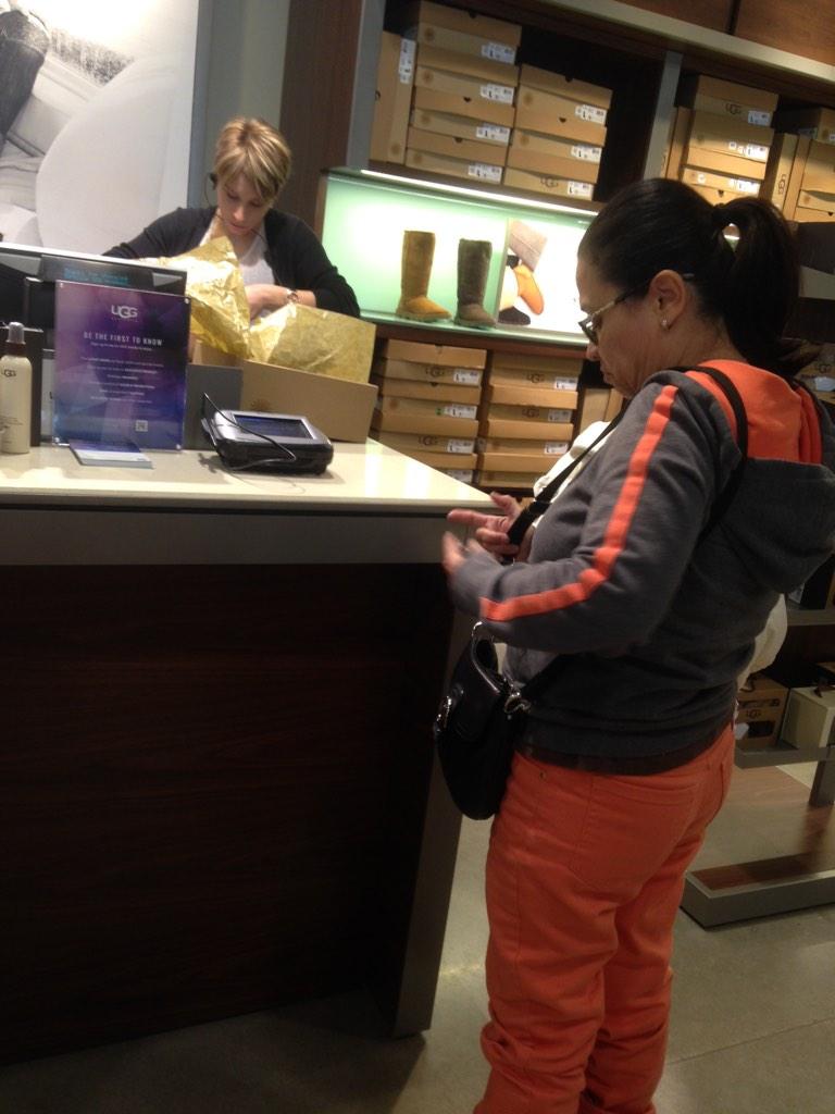 sofgoris's tweet photo. All orange everything #killinthecomp #cantdealwiththislady 😂 http://t.co/JGGLkDXwpA