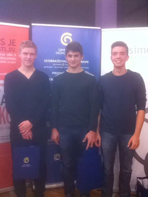 PkGimNm's tweet photo. Iskreni nasmeski zmagovalcev #startupgimnm #team10 @PkGimNm http://t.co/c9ShvcmFEv