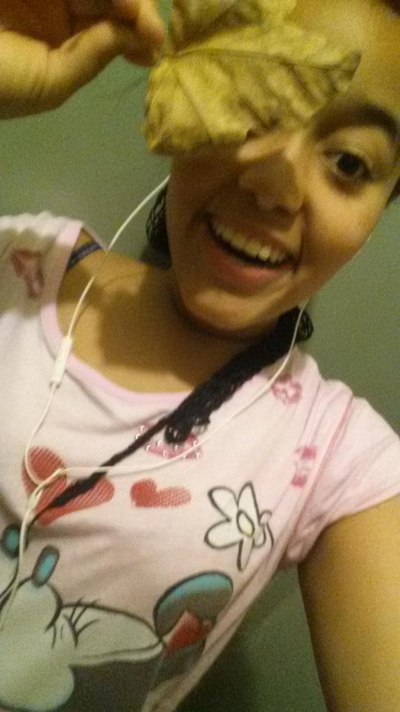 dianaolivares22's tweet photo. #fallwithsarai look what I found in front of my door @krazyrayrayy http://t.co/dp3fDiqmN5