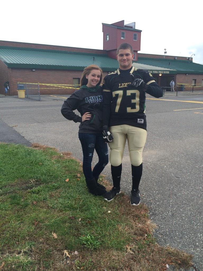 castrova_72's tweet image. Other sis tho🏈 #Midgit?