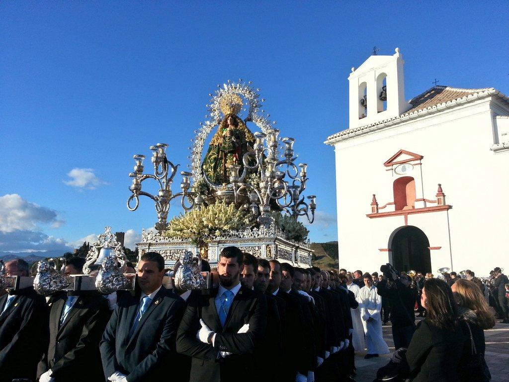 AytoVLZ's tweet photo. La patrona de #VelezMalaga ya está en la calle @patronadevelez  @SeguridadVelez @diputacionMLG @pdelgadobonilla http://t.co/5vgIRWhWJq