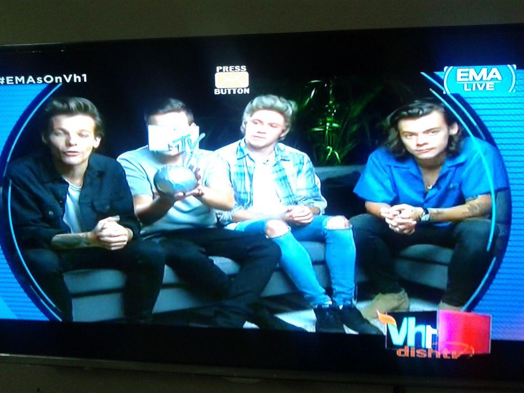 rohitcr2k's tweet photo. @Vh1India #EMAsOnVh1 #EMA2014 #EMA #EMAmazing Justin Bieber, Linkin Park, One Direction! @onedirection wins their 3rd http://t.co/lnqDDo3a7d