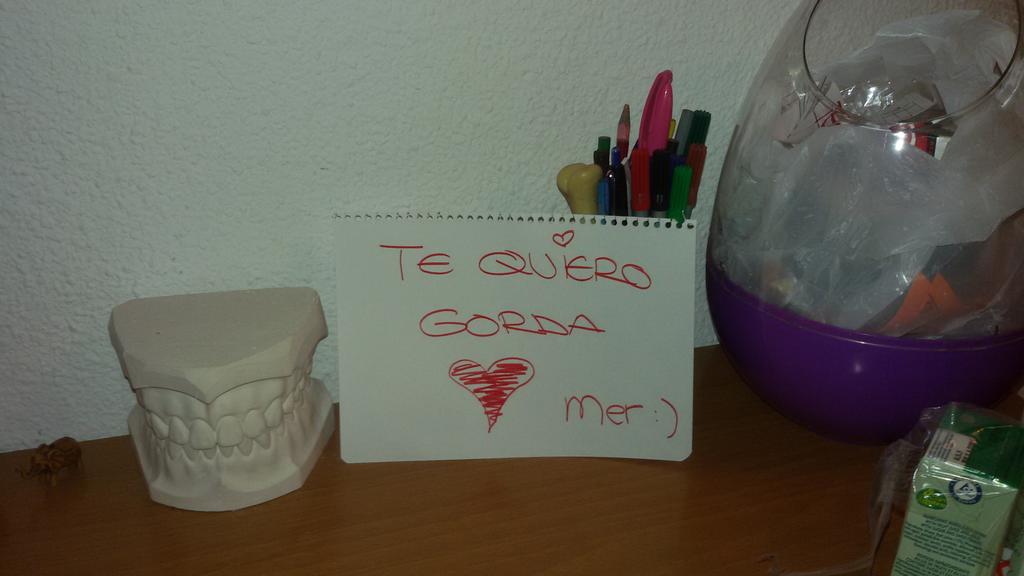 noelii91's tweet photo. Llegar a mi habitacion de granada y ver esto #NoTienePrecio Tkkkkk+++ http://t.co/gl8e8c2e2w