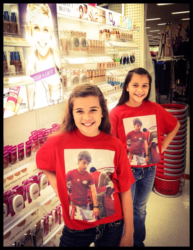 AlexTargetTees's tweet photo. Get your #Alexfromtarget Shirt today!!!
http://t.co/9icdxbICFj

#alexfromtargetsquad http://t.co/I04xQYvKeQ