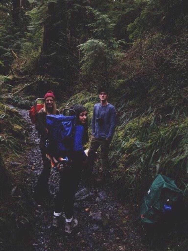 Jprz1321's tweet photo. now accepting applications for friends who want to travel the world http://t.co/gYnnhTRB5I