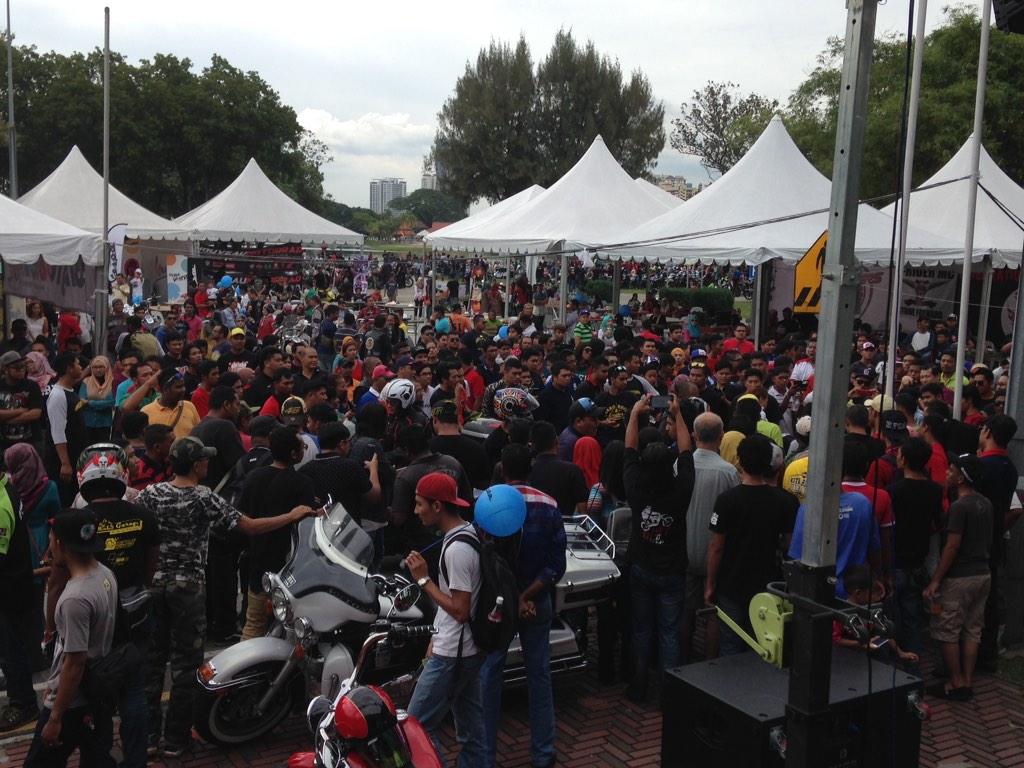 bingitdotcom's tweet image. tq to all bikers yg hadir di Bingit International Bike Festival 2014 di tasik titiwangsa kuala lumpur