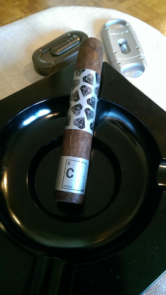Mack280's tweet image. Afternoon Cigar @FoundryCigars #ElementsCarbon it&apos;s a big 5.5X60. @shaunerickson5 @CigarChairman @HN_JAD @PistolCliff