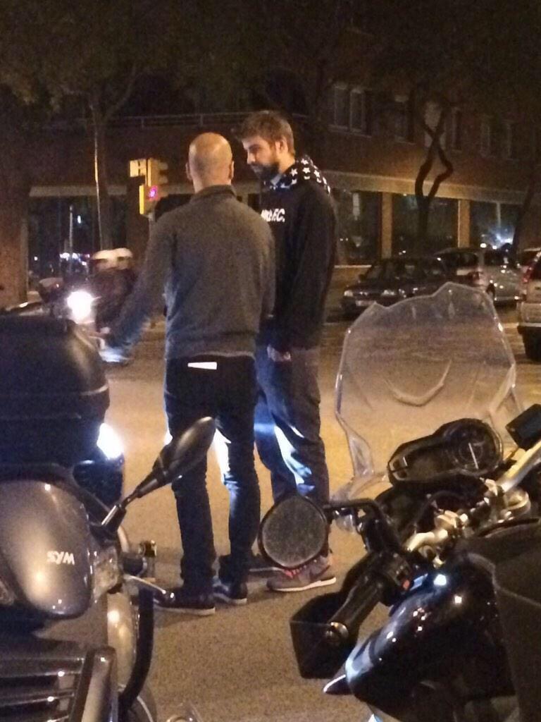 tjcope's tweet photo. Piqué y Guardiola hoy en Barcelona ( foto @EloiGumma ) #TiempodeJuego http://t.co/jS5JTUi3Ea