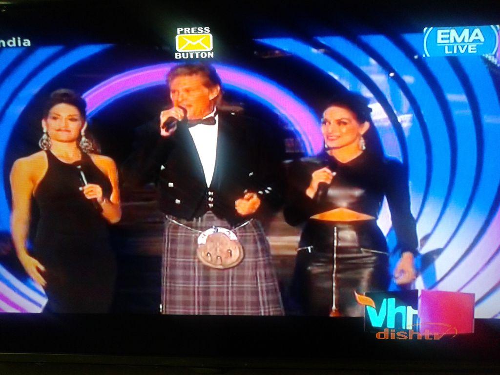 rohitcr2k's tweet photo. @Vh1India #EMAsOnVh1 #EMA2014 #EMA #EMAmazing Bella Twins! Best Female = @ArianaGrande ! #Arianators4life http://t.co/Ww0Xfq7MY6
