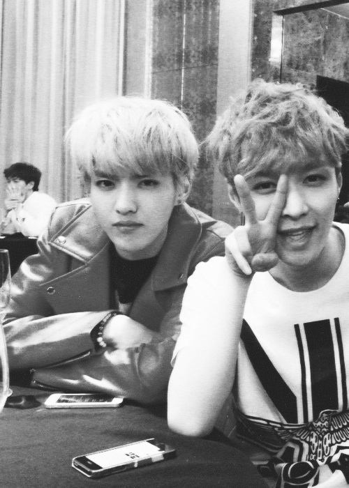 EXOs1001's tweet photo. Happy Birthday 🎉🎂 @01_wu (: http://t.co/vkvSlXaX5p
