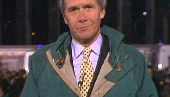 XNews's tweet image. More newsrooms sharing archival images of the fall of the Berlin Wall  #fotw25