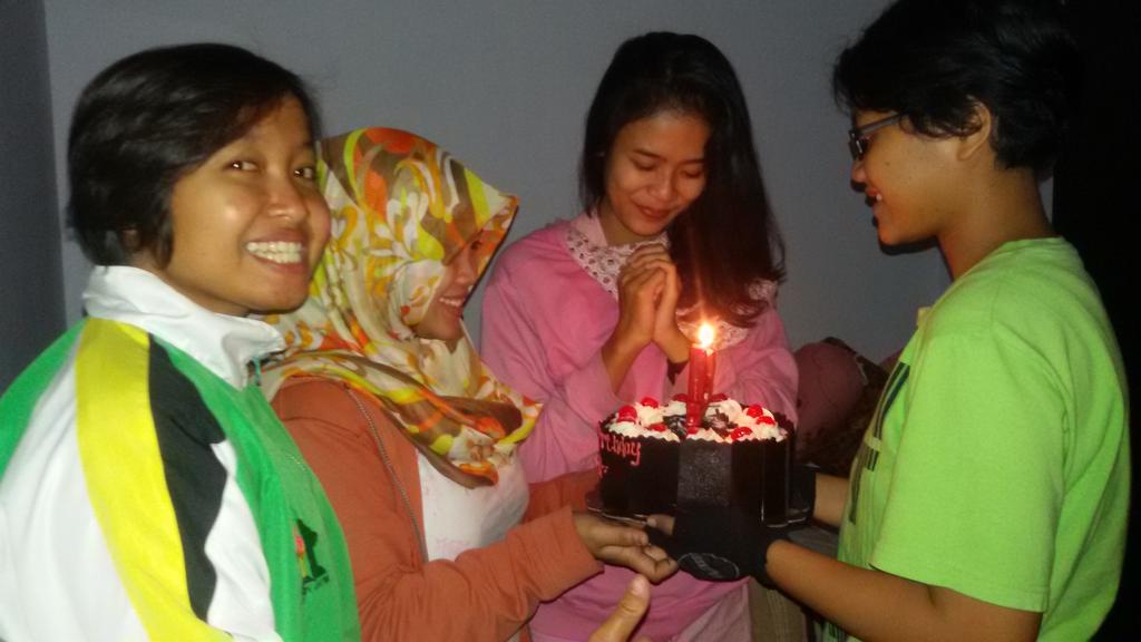 eriskakusuma's tweet photo. @yuliawidarini @rima_liliana @novyasaputrii @AryShanti05 @Khusniya_ @RAriananda @Himmafarida @bettywulandari1 @pepen http://t.co/Ryb62r3S4K