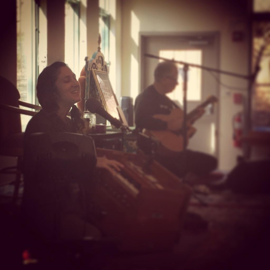 BklynYogaSchool's tweet photo. @ambikacooper leading Hanuman Chalisas #hanuman #heartofdevotion #meditation #devotion #bhaktiyoga #kirtan #bhakti http://t.co/mwi6xcEkjK