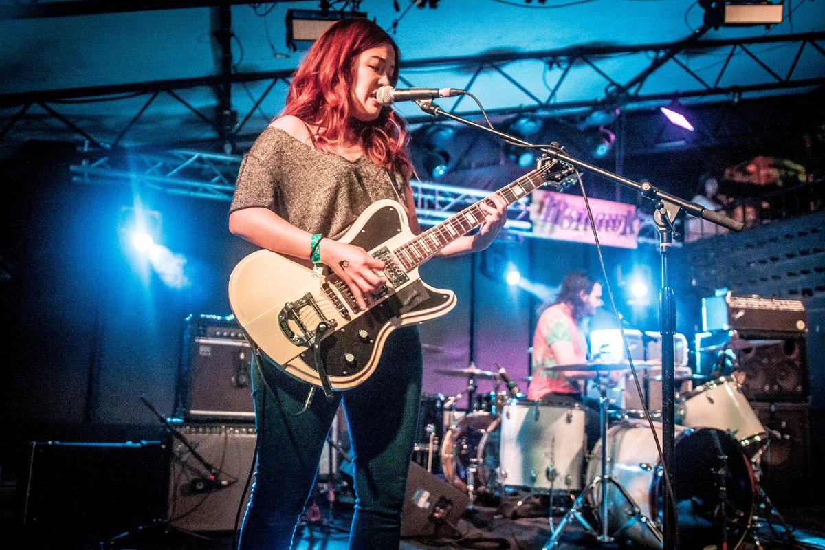 mohawkaustin's tweet photo. Last night with @dumdumgirls, @thepainsofbeing, & @EternalSummers #fff9 http://t.co/QNniMyH0pS