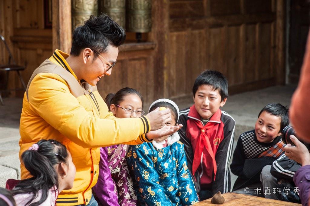 magicdaly's tweet photo. Did some magic for the Tibetan kids... http://t.co/81XCgGdDRS