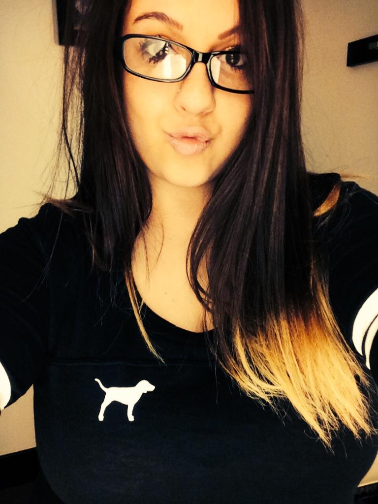 kaitlinmooreee's tweet photo. 🌚☁️ http://t.co/8HF8fVEW7J