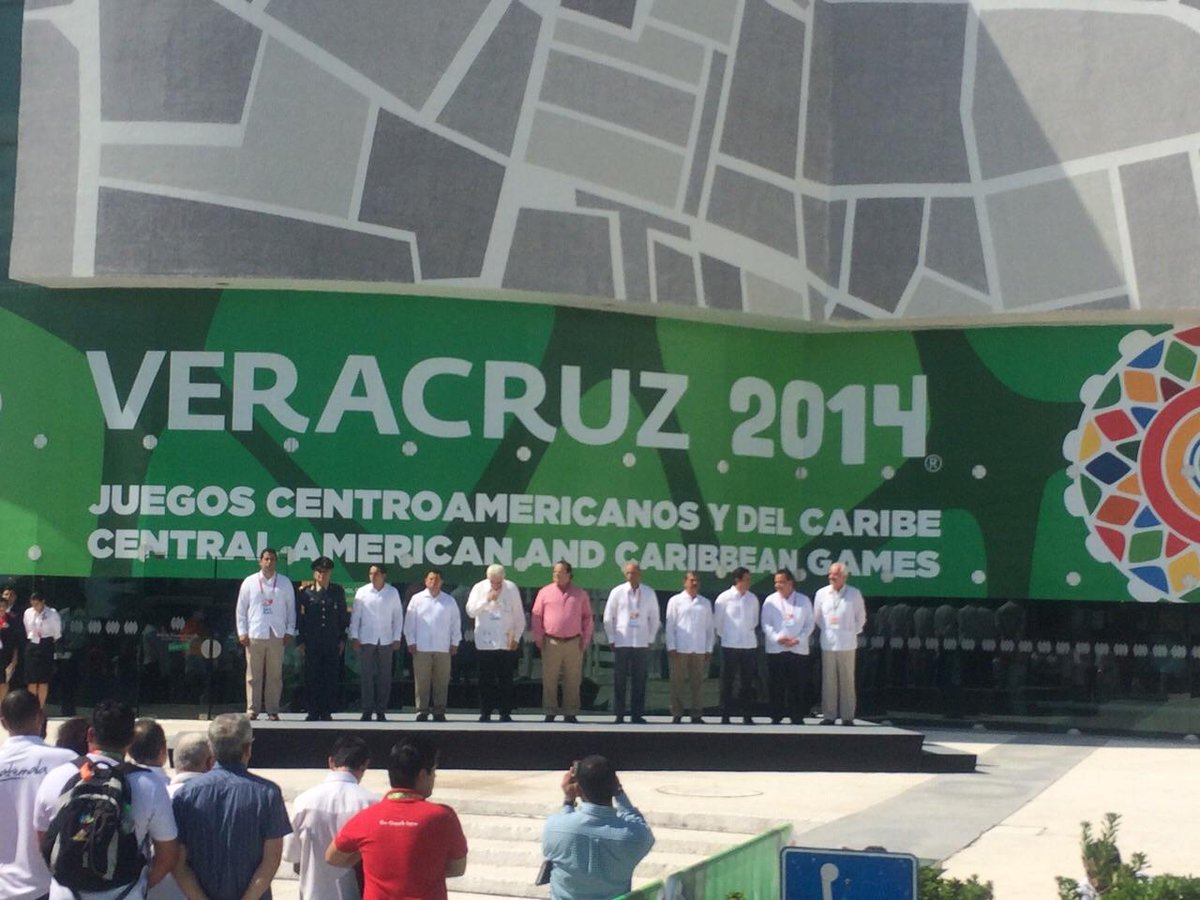 COM_Mexico's tweet photo. Será gran fiesta deportiva los JCC aseguró gobernador Javier Duarte de Ochoa en ceremonia de izamiento de banderas http://t.co/uE6jt4i3Kf